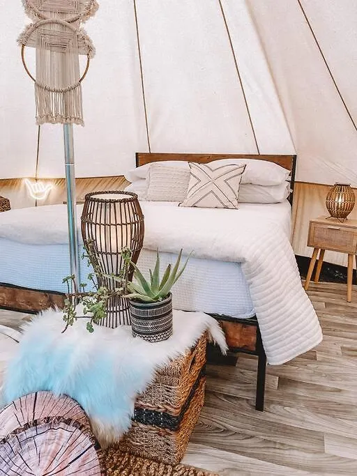 Отель Cute Off Grid Glampsite With Wifi- 5 Min From Haleiwa Town 0*,  США